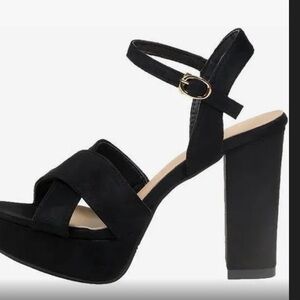 Vtg Black Velvet Chunky Strappy Retro Whimsigoth Holiday Party Pinup Heels 7.5